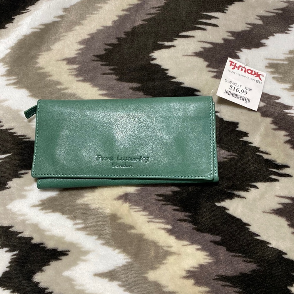Brand new ladies billfold- Green Pure Luxuries London